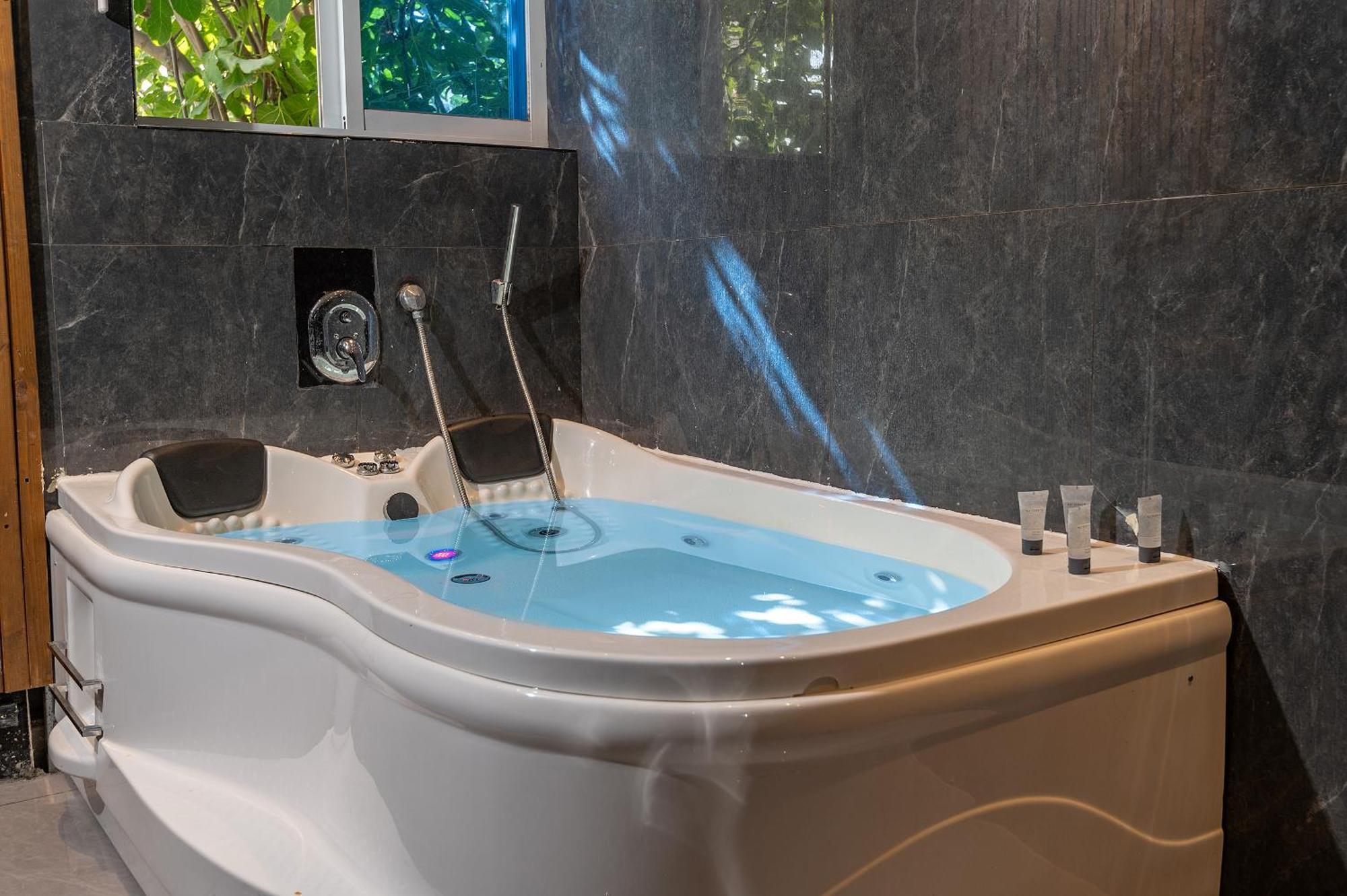 Lago Suites Hotel เยรูซาเลม ภายนอก รูปภาพ